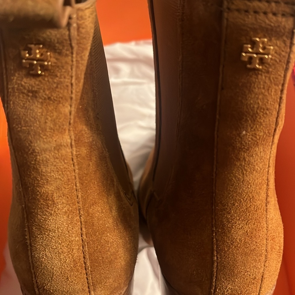 Tory Burch Lug Sole Chelsea Boot, NEW - Picture 5 of 17